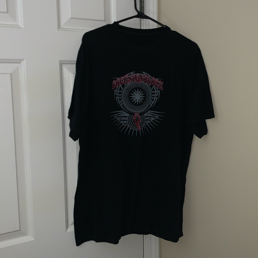 No Brand T-Shirt.